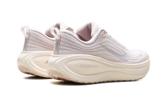 Vomero Plus WMNS "Silt Red Stardust" HV8154 605