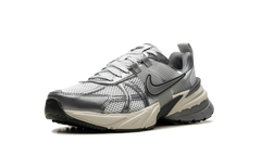 V2K RUN WMNS"Pure Platinum Wolf Grey" FD0736 003