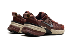 V2K Run WMNS"Red Sepia Dark Pony" FN6703 201